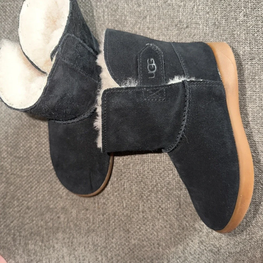 UGG Toddler Girls T Keelan-T/1096089T boots Black Suede Wool bottoms Size 10